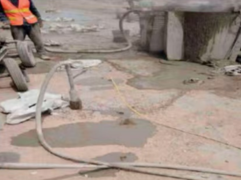 绥阳水泥混凝土路面板底注浆技术 路面脱空注浆整治方案