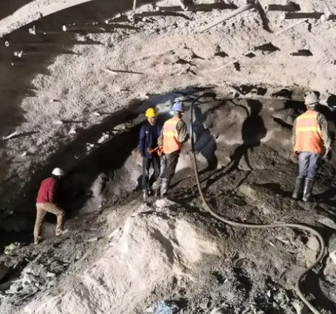 绥阳拱顶带模注浆料的施工流程及注意事项